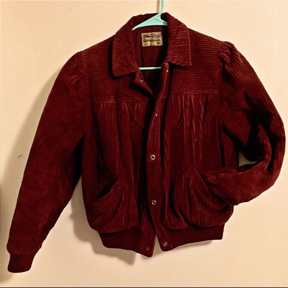 Vintage Burgundy Coat 🧣